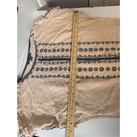 Tan blouse size small - Picture 10 of 11